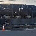 Carros são destruídos após incêndio em loja de veículos em Joinville