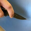 Mulher arremessa faca contra namorado em Schroeder
