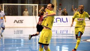 Jaraguá Futsal vence Umuarama e pula para sexto lugar na Liga