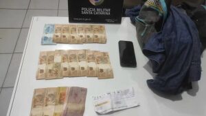 PM recupera mais de R$5 mil furtados em Jaraguá em menos de uma hora