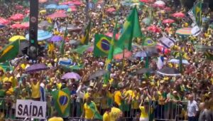 Manifestantes lotam Avenida Paulista em ato de apoio a Jair Bolsonaro 