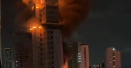 [VÍDEO] Incêndio atinge prédio em construção em Recife