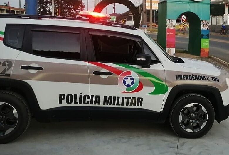 Motorista com habilitação suspensa tenta fugir da PM em Guaramirim