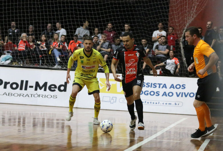 Jaraguá Futsal leva virada no clássico em Joinville pela LNF