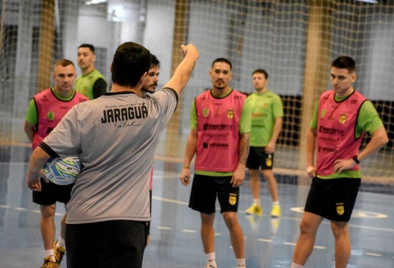Jaraguá Futsal inicia disputa por vaga na final do Estadual 
