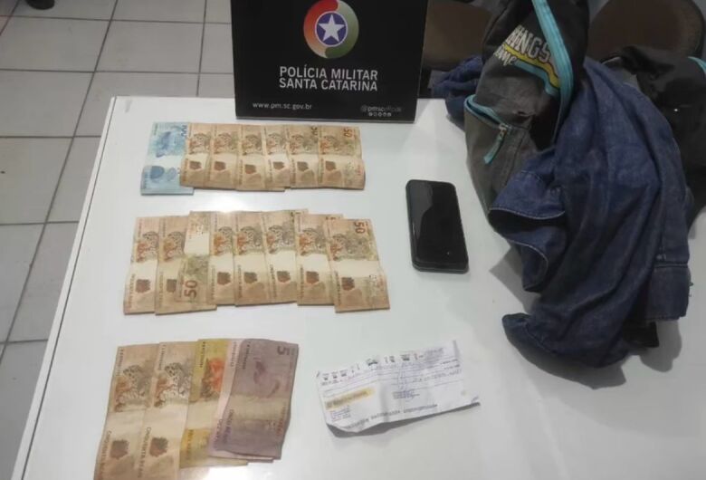 PM recupera mais de R$5 mil furtados em Jaraguá em menos de uma hora