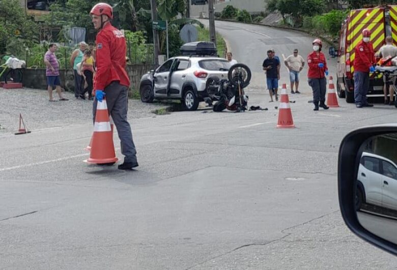 Motociclista fica gravemente ferido em acidente em Jaraguá do Sul