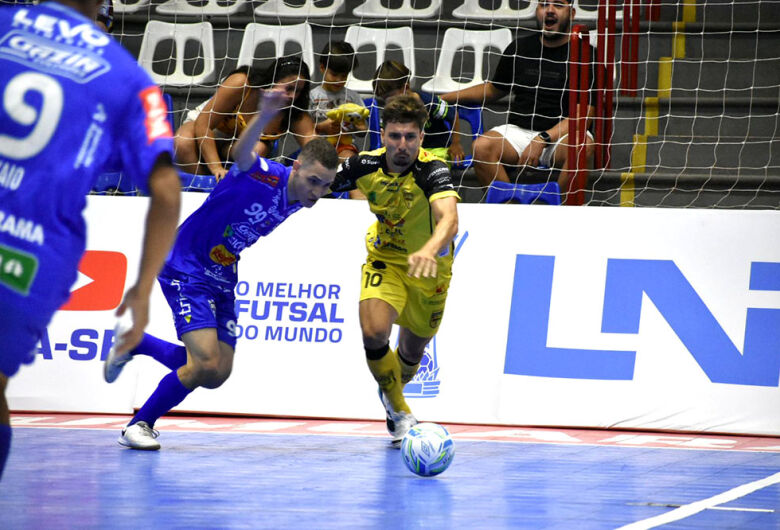 Jaraguá Futsal perde para o Umuarama na estreia da Liga Nacional