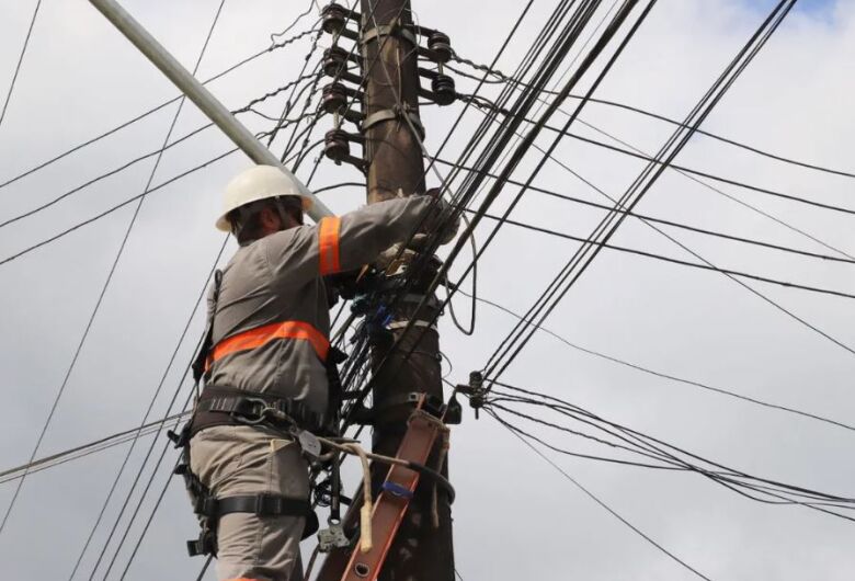 Celesc esclarece dúvidas de clientes sobre ligações novas de energia elétrica
