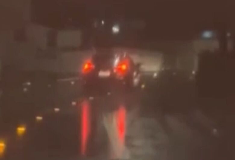 Vídeo mostra motorista embriagado causando acidente em Jaraguá