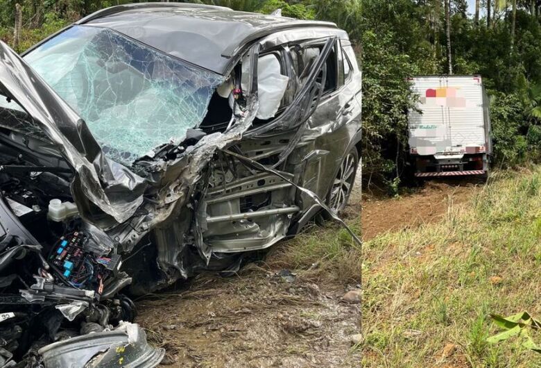 (Vídeo) Carro fica parcialmente destruído após acidente na SC-108 em Guaramirim