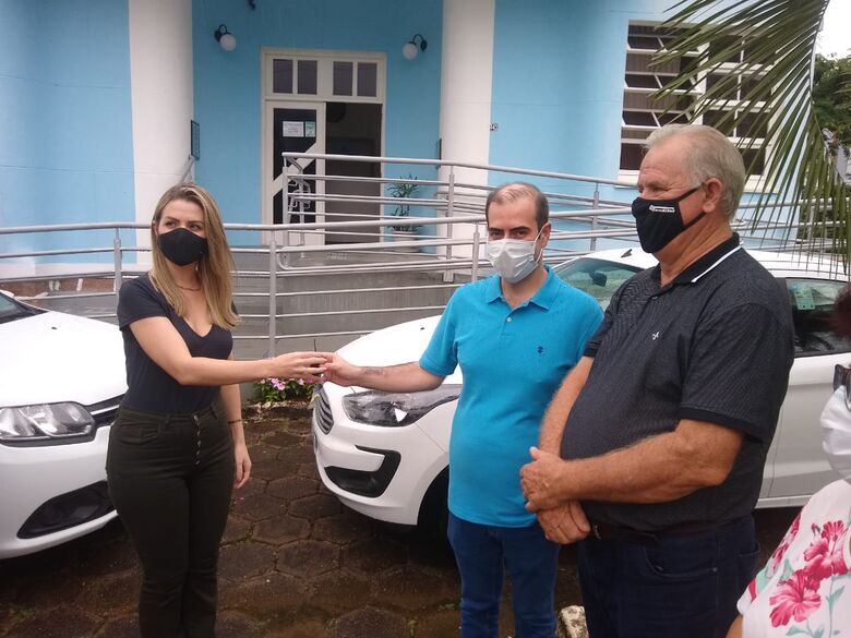 Deputado Chiodini repassa veículo à Secretaria de Saúde de Corupá - Crédito: Divulgação 