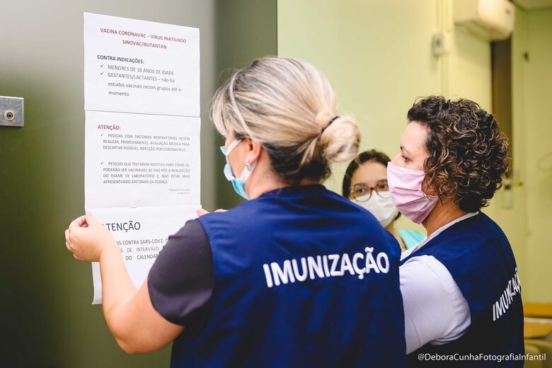 Profissionais do Hospital Jaraguá recebem vacina contra a Covid-19 - Crédito: Debora Cunha 