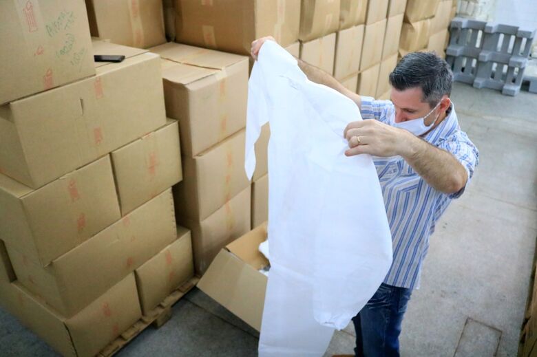 Almoxarifado da Prefeitura de Jaraguá distribui materiais indispensáveis durante pandemia - Crédito: Divulgação / PMJS