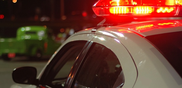 Motorista alcoolizado é preso após acidente que deixou dois feridos em Jaraguá do Sul
 - 