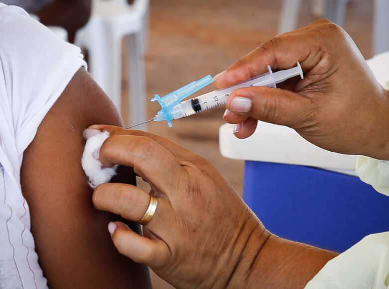 Covid:Pessoas com 35 anos ou mais poderão receber a 1ª dose da vacina nesta quarta em Schroeder - 