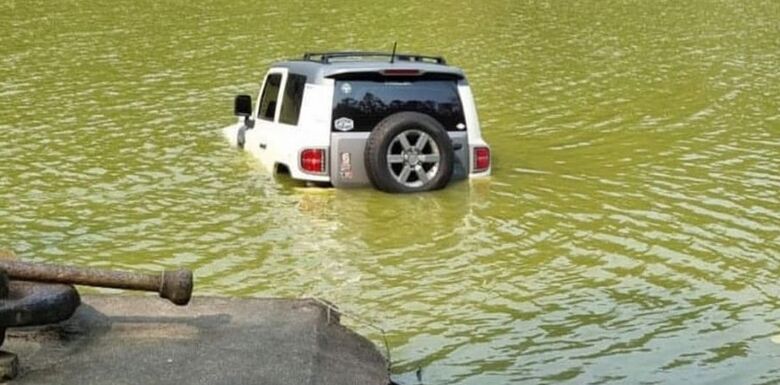 [VÍDEO] Carro cai em lagoa no Parque Malwee - Crédito: Divulgação 