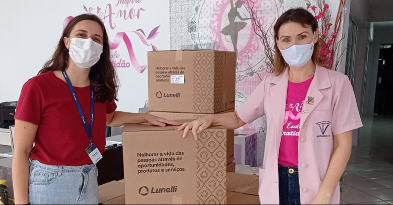 Lunelli faz doação para Rede Feminina de Combate ao Câncer de Guaramirim - Crédito: Arquivo / Divulgação 