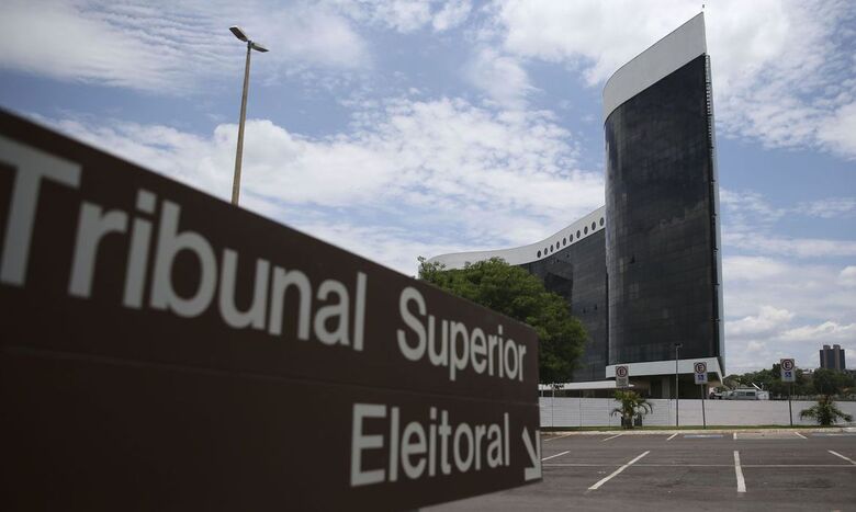 Três ministros do TSE votam contra cassação da chapa Bolsonaro-Mourão - Crédito: José Cruz - Agência Brasil 