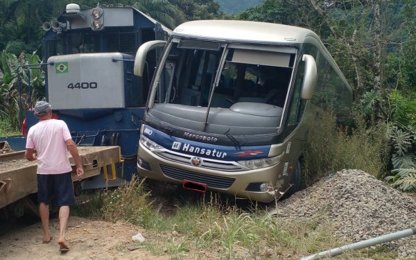 Vítima de acidente entre trem e ônibus em Corupá é transferida para Jaraguá  - Crédito: Divulgação 