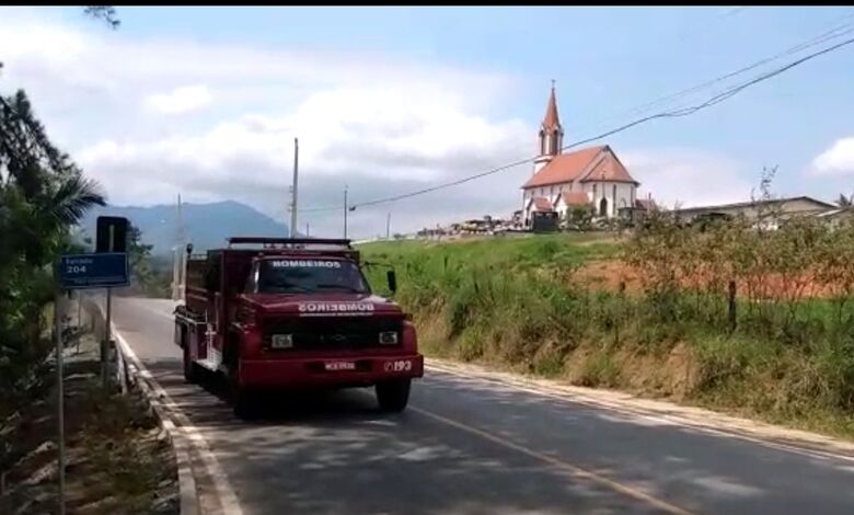 Caminhão dos bombeiros de Massaranduba aparece em vídeo e causa polêmica - Crédito: Reprodução 