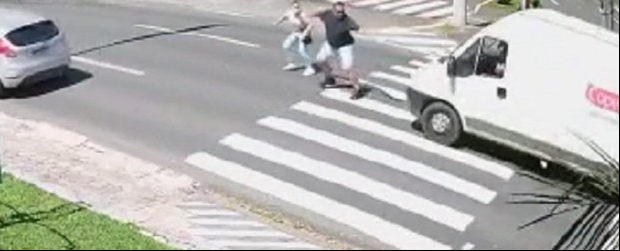 Homem morre atropelado na faixa de pedestres em Blumenau - Crédito: Redes sociais