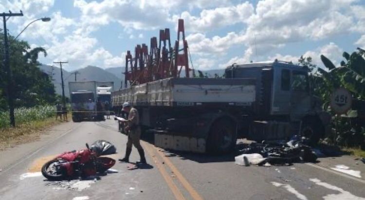 Dois motociclistas morrem em acidente na Serra Dona Francisca, em Joinville - Crédito: Divulgação PMRv