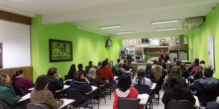 Angeloni retoma aulas presenciais de gastronomia com cursos em Jaraguá - Crédito: Divulgação 