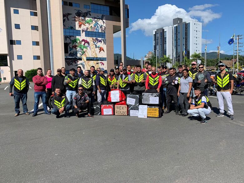 Motoboys fazem manifestação contra cobrança do estacionamento rotativo em Jaraguá - Crédito: Ricardo Rabuske