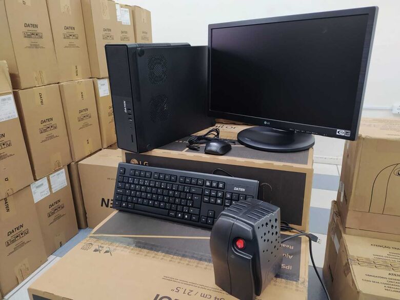 Mais de 600 computadores são adquiridos para escolas e centros de Jaraguá  - Crédito: Divulgação 