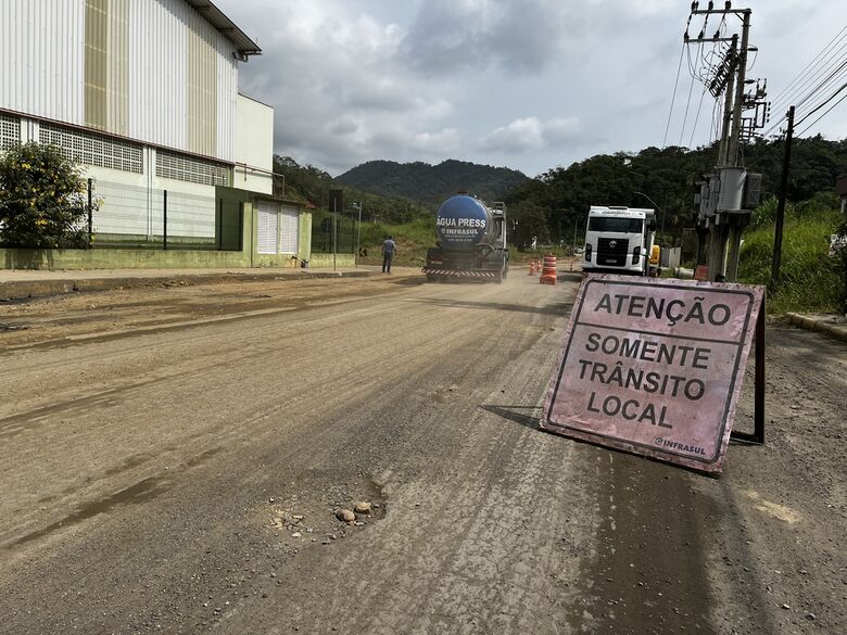 Trânsito é liberado na Rua Roberto Ziemann, em Jaraguá do Sul - Crédito: Divulgação / Prefeitura de Jaraguá do Sul
