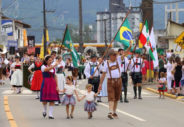 Mais de cinco mil pessoas prestigiam segundo desfile da Schützenfest - Crédito: Divulgação / Prefeitura de Jaraguá do Sul