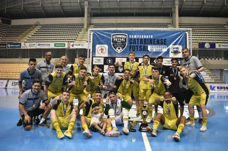Sub-18 do Jaraguá Futsal supera Criciúma e é campeão inédito do Estadual - Crédito: Divulgação Jaraguá Futsal 